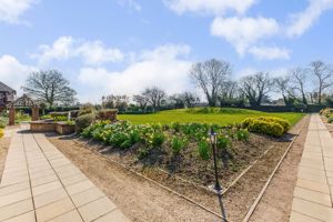 Estate Grounds- click for photo gallery